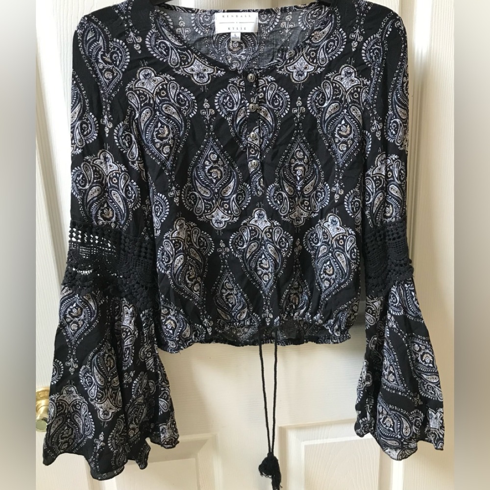 Kendall & Kylie Flowy Sleeve Top